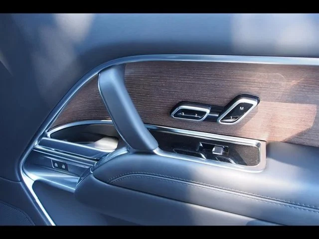 2025 Land Rover Range Rover L460 - Image 13 of 20