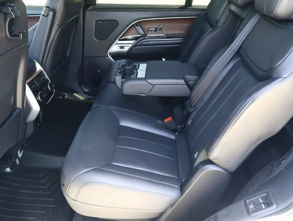 2025 Land Rover Range Rover L460 - Image 8 of 10