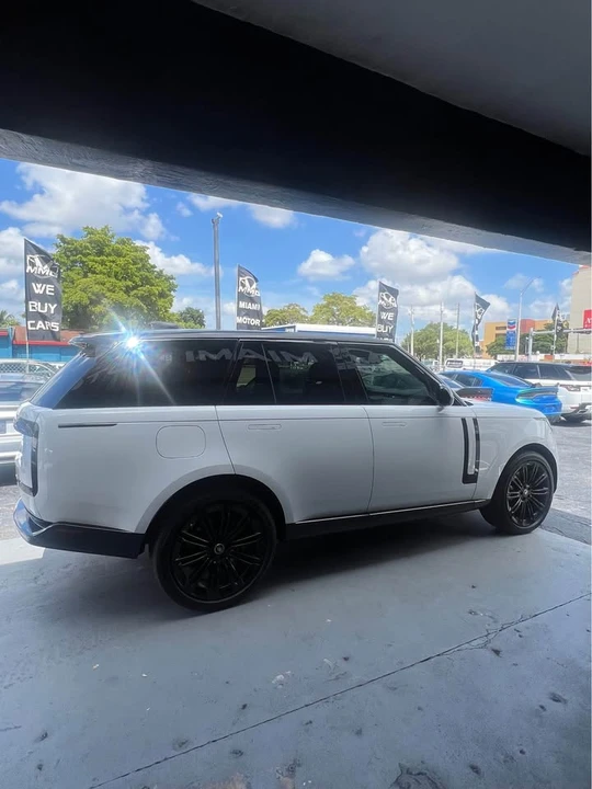 2025 Land Rover Range Rover L460 - Image 4 of 8