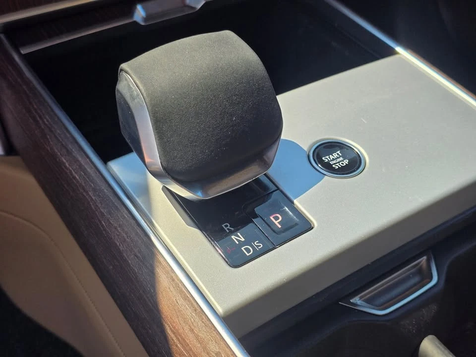 2025 Land Rover Range Rover L460 - Image 13 of 20
