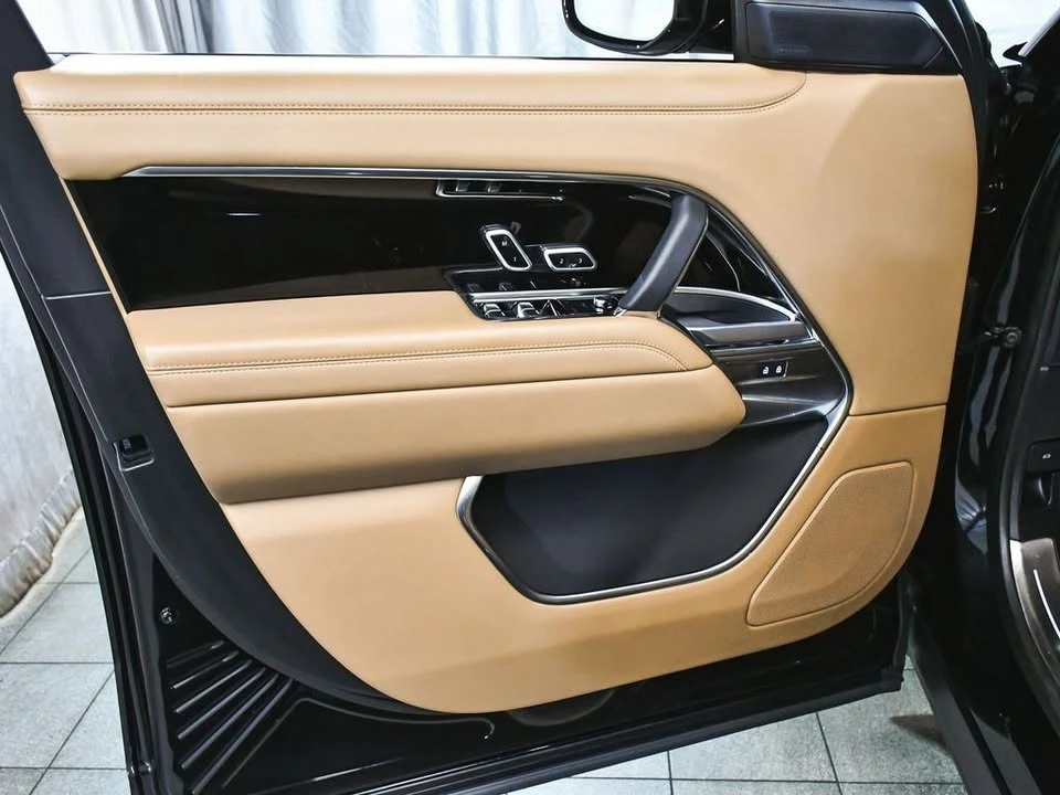 2025 Land Rover Range Rover L460 - Image 9 of 20