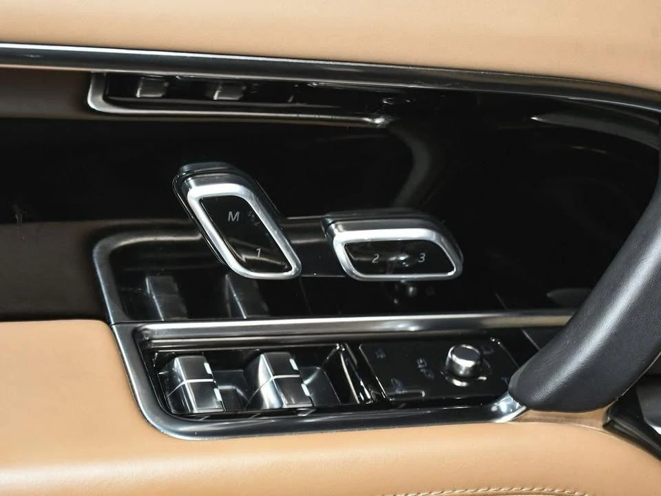2025 Land Rover Range Rover L460 - Image 10 of 20