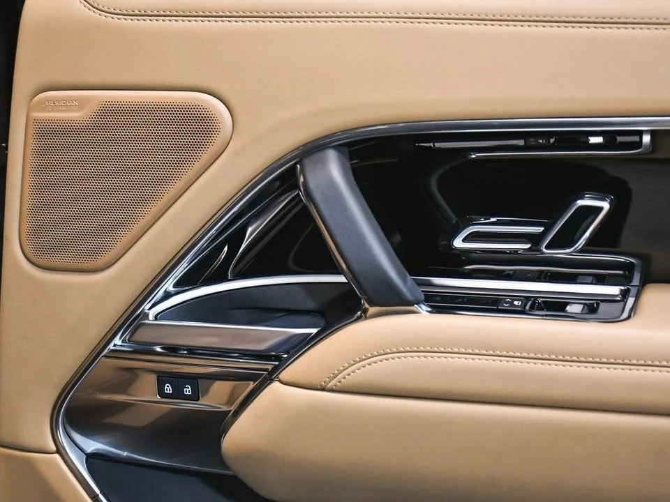 2025 Land Rover Range Rover L460 - Image 19 of 20