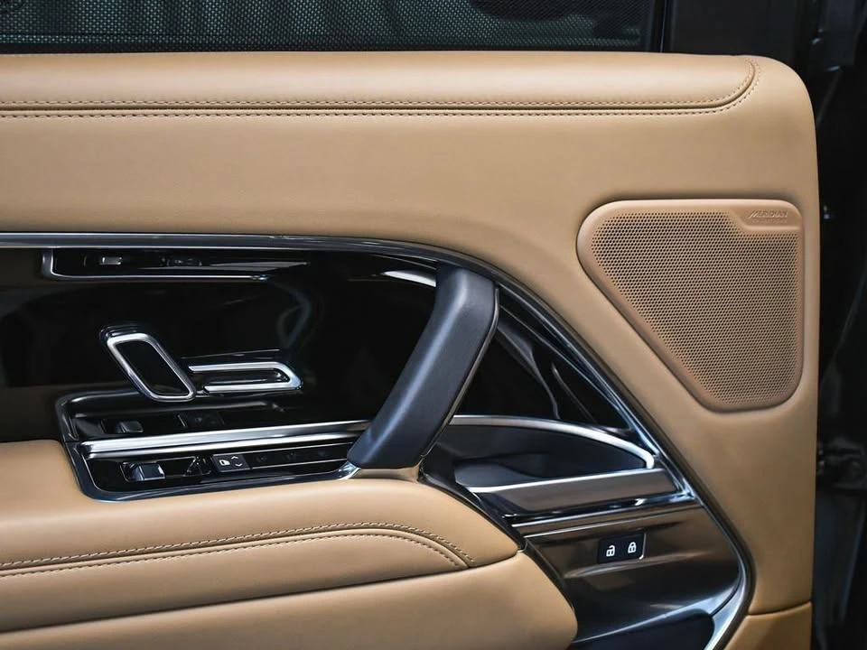 2025 Land Rover Range Rover L460 - Image 16 of 20