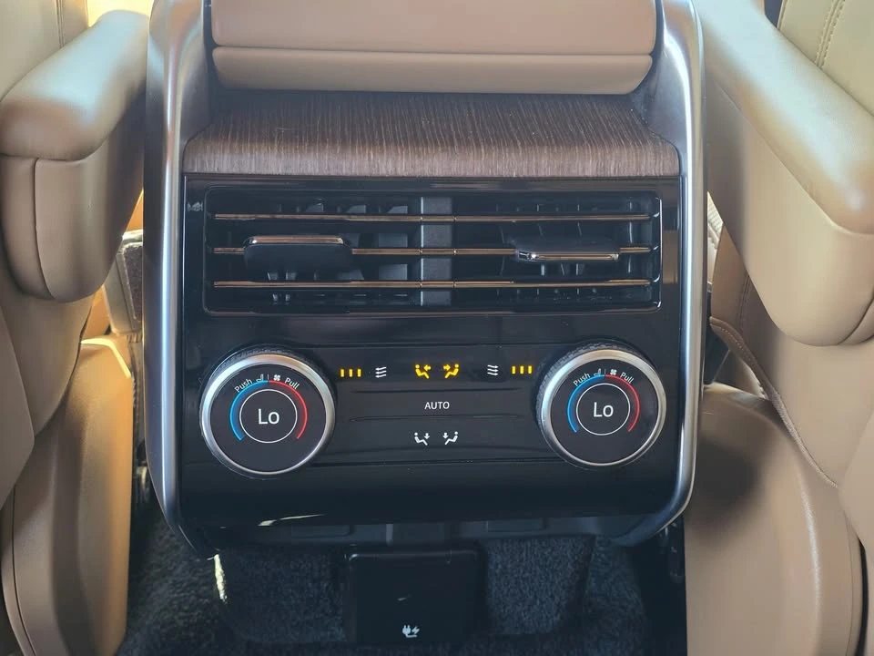 2025 Land Rover Range Rover L460 - Image 15 of 20