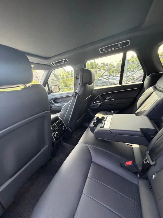 2025 Land Rover Range Rover L460 - Image 8 of 8