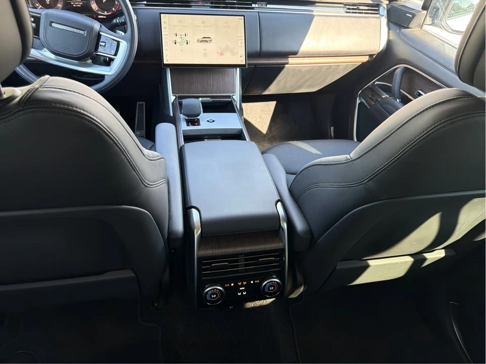 2025 Land Rover Range Rover L460 - Image 17 of 20