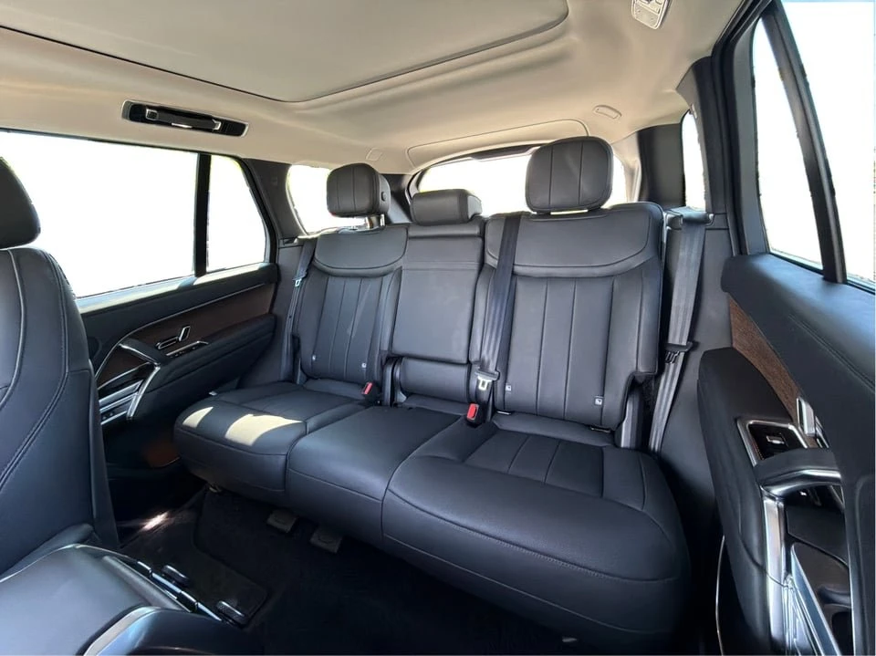 2025 Land Rover Range Rover L460 - Image 15 of 20