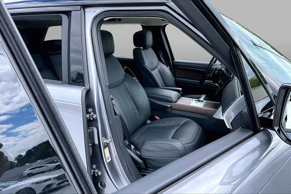 2025 Land Rover Range Rover L460 - Image 9 of 14