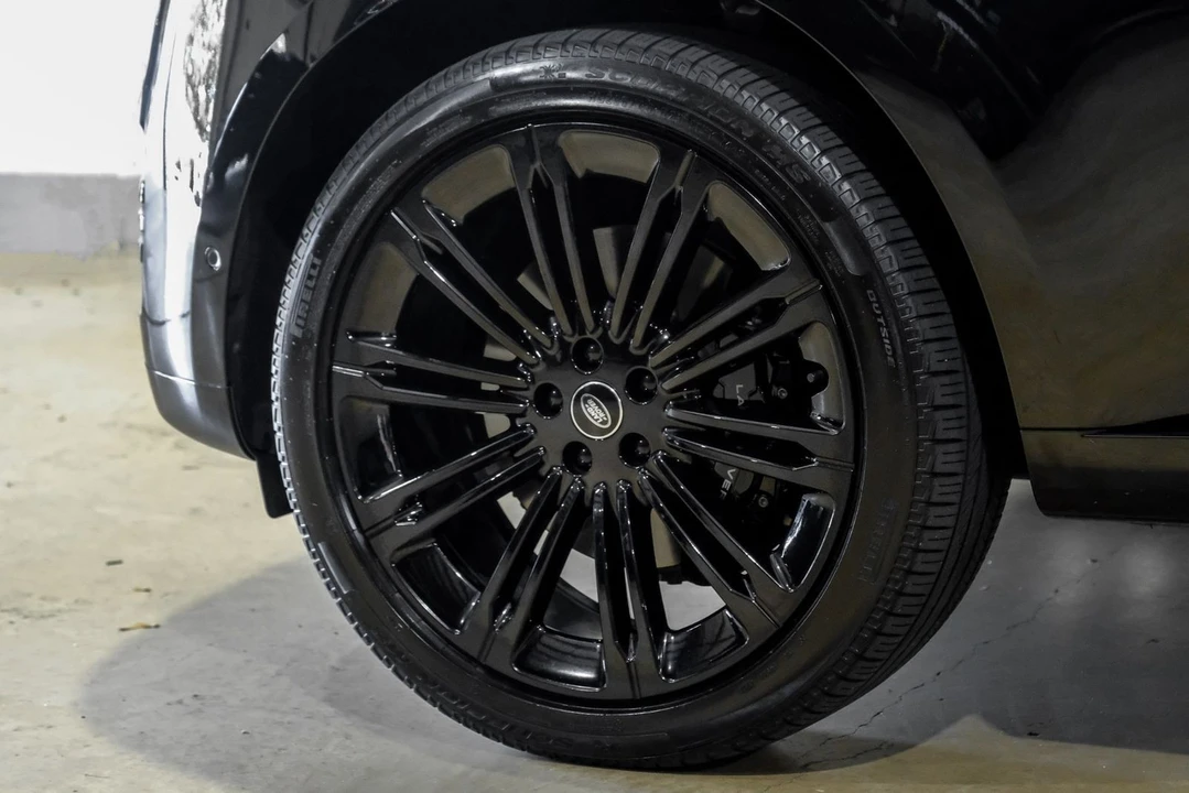 2025 Land Rover Range Rover L460 - Image 9 of 12