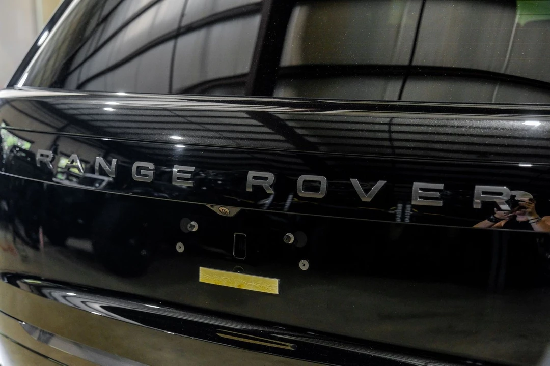 2025 Land Rover Range Rover L460 - Image 6 of 12