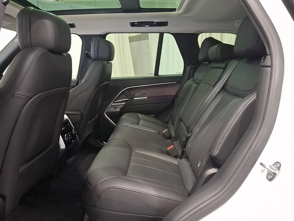2025 Land Rover Range Rover L460 - Image 12 of 15