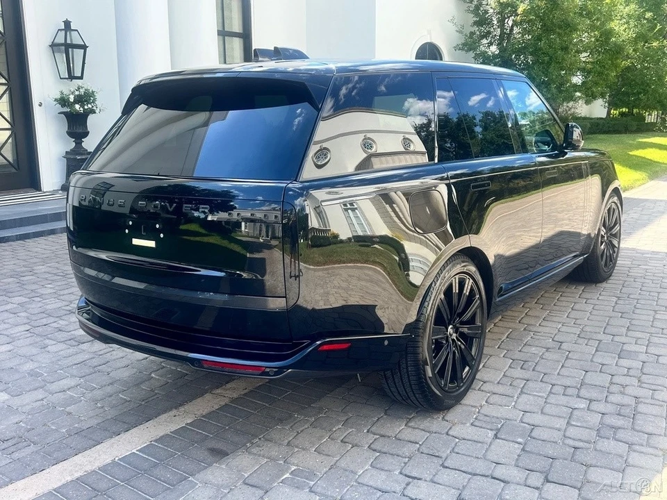 2025 Land Rover Range Rover L460 - Image 9 of 21