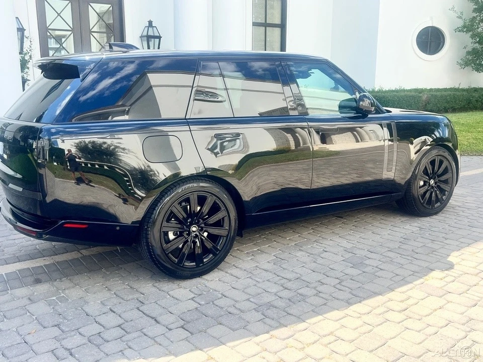 2025 Land Rover Range Rover L460 - Image 10 of 21