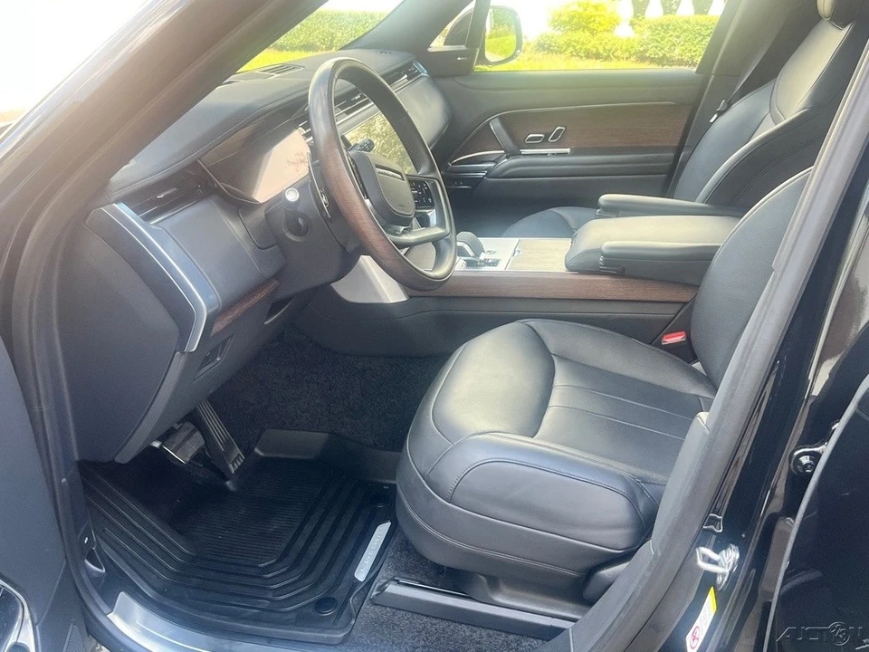 2025 Land Rover Range Rover L460 - Image 18 of 21