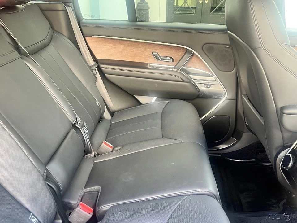 2025 Land Rover Range Rover L460 - Image 20 of 21