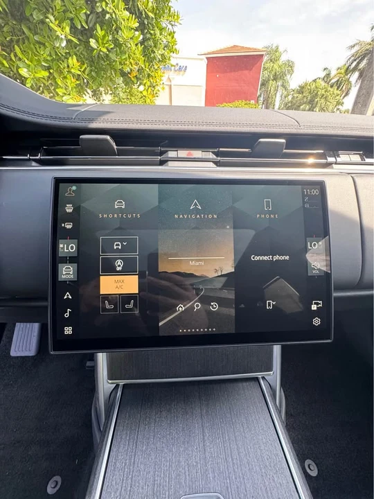 2025 Land Rover Range Rover L460 - Image 13 of 15
