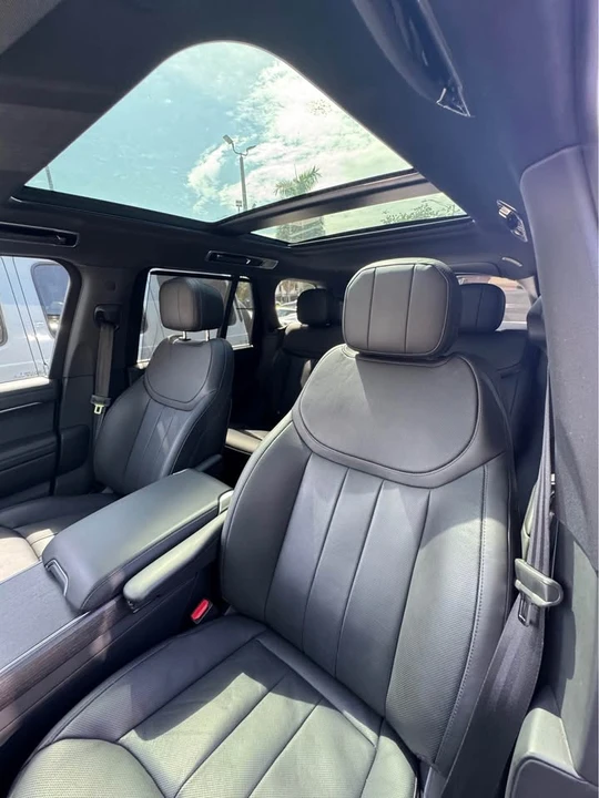 2025 Land Rover Range Rover L460 - Image 11 of 15