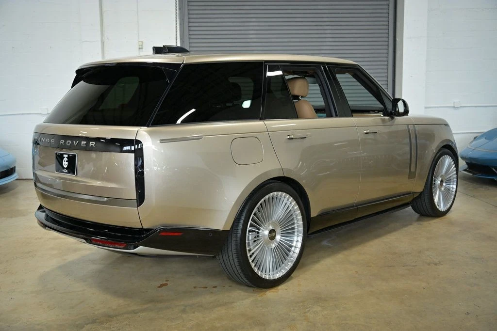 2025 Land Rover Range Rover L460 - Image 10 of 12