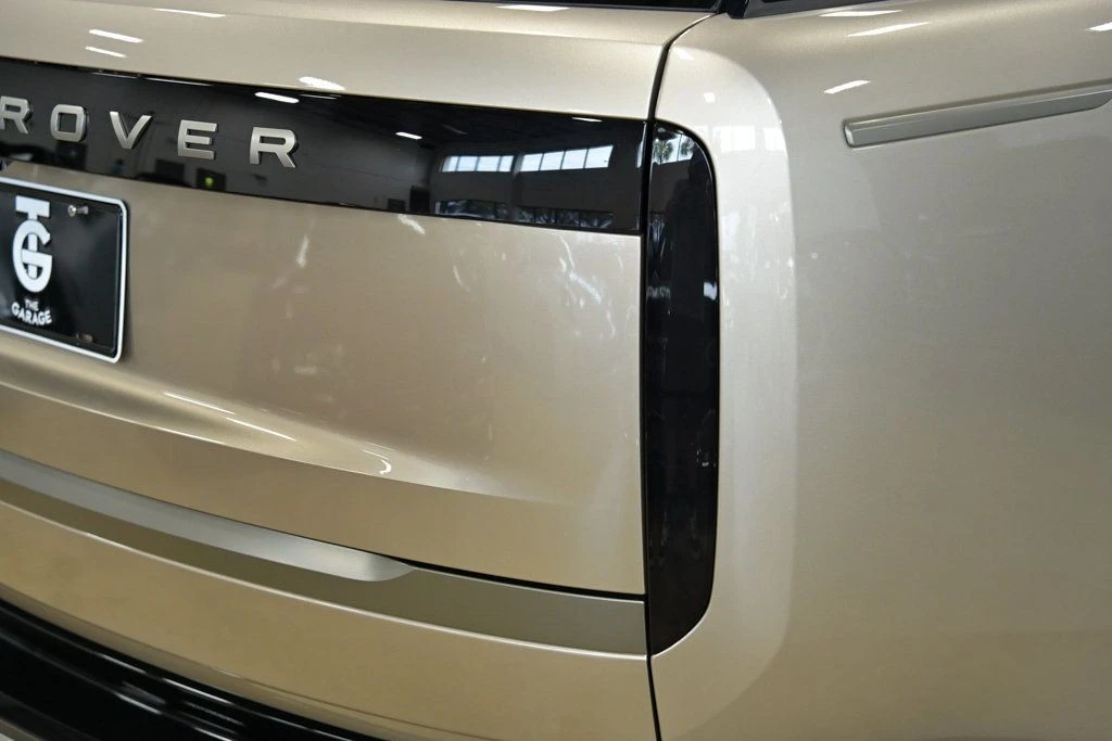 2025 Land Rover Range Rover L460 - Image 9 of 12