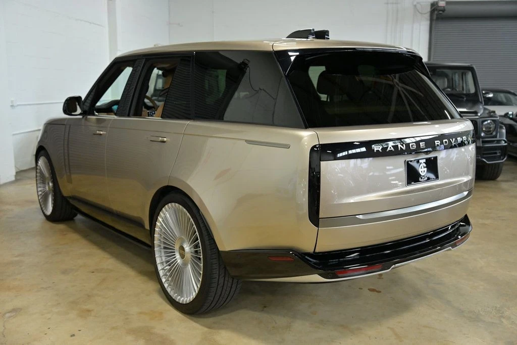 2025 Land Rover Range Rover L460 - Image 6 of 12