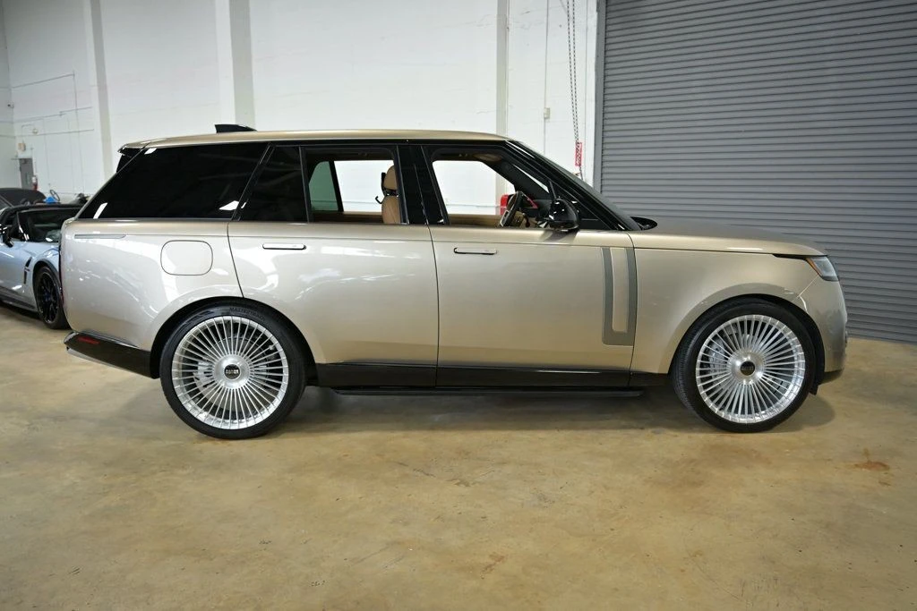 2025 Land Rover Range Rover L460 - Image 12 of 12