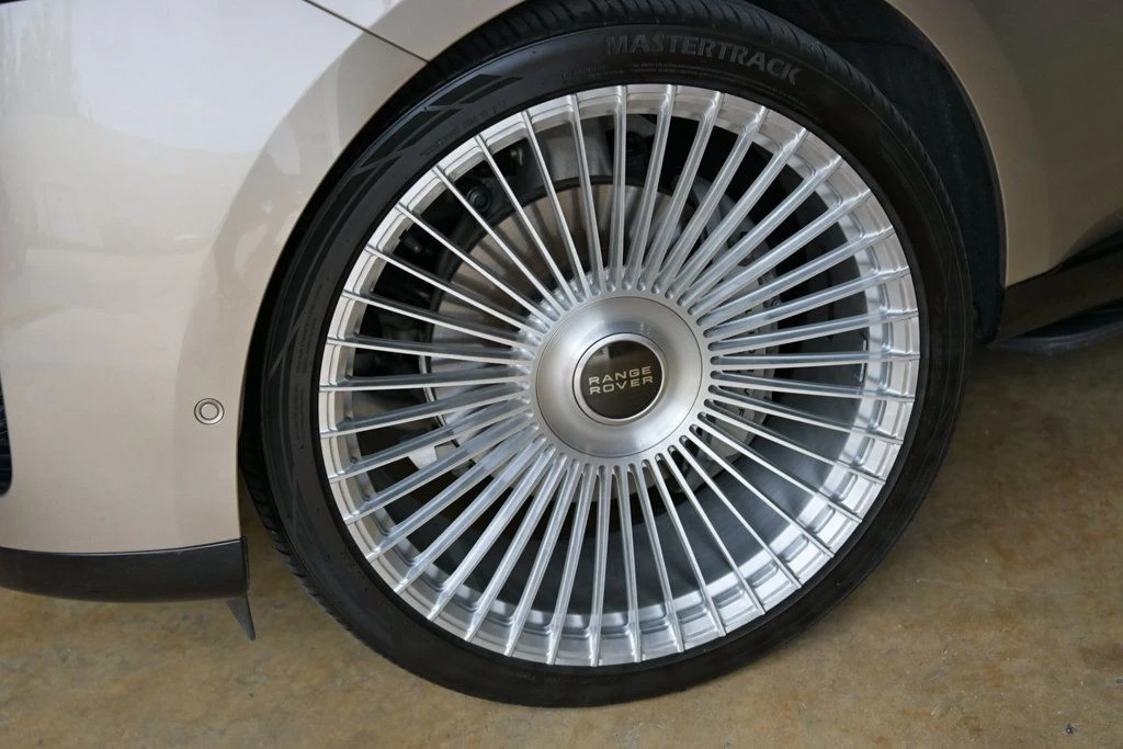 2025 Land Rover Range Rover L460 - Image 2 of 12