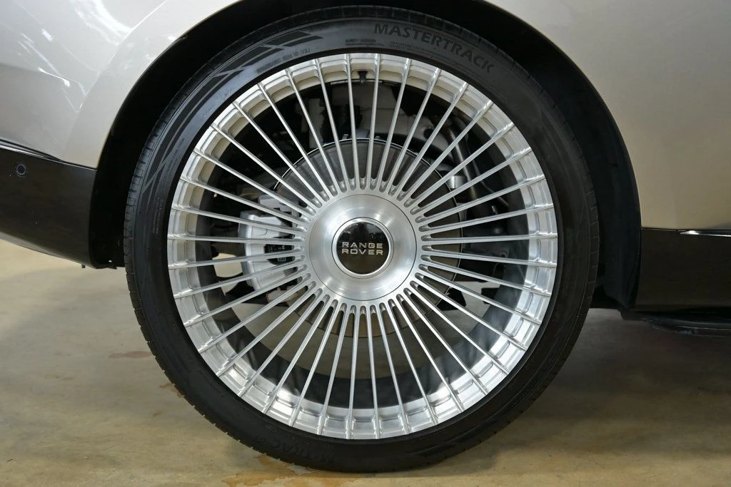2025 Land Rover Range Rover L460 - Image 11 of 12
