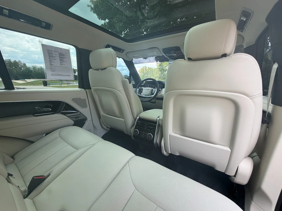 2025 Land Rover Range Rover L460 - Image 29 of 31
