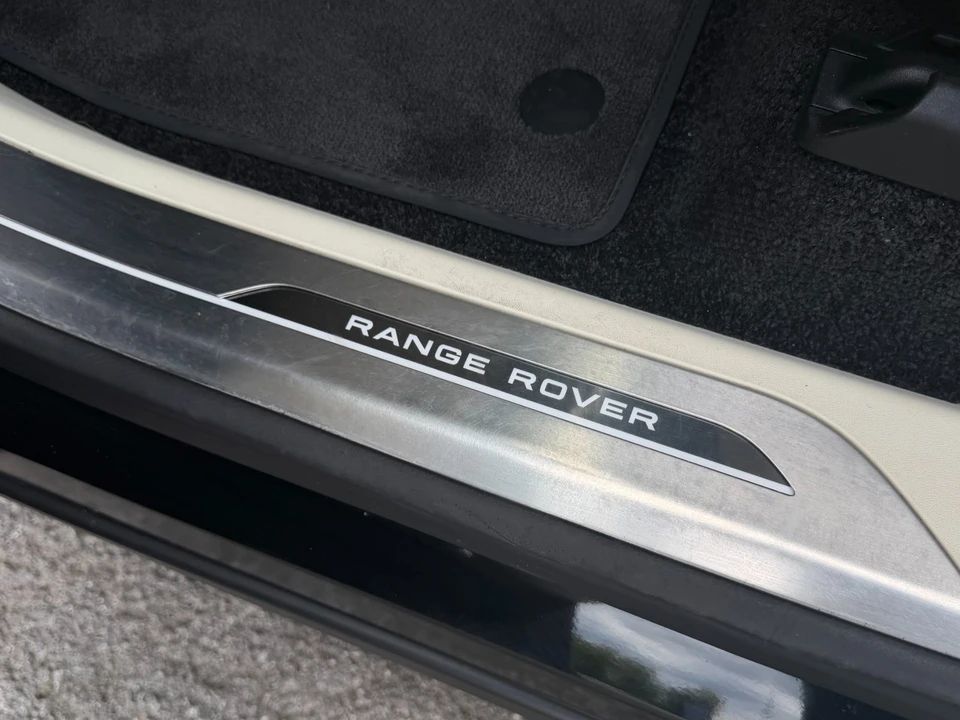 2025 Land Rover Range Rover L460 - Image 23 of 31
