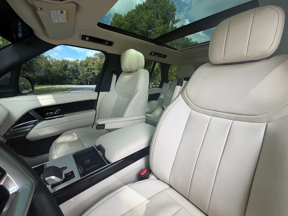 2025 Land Rover Range Rover L460 - Image 19 of 31