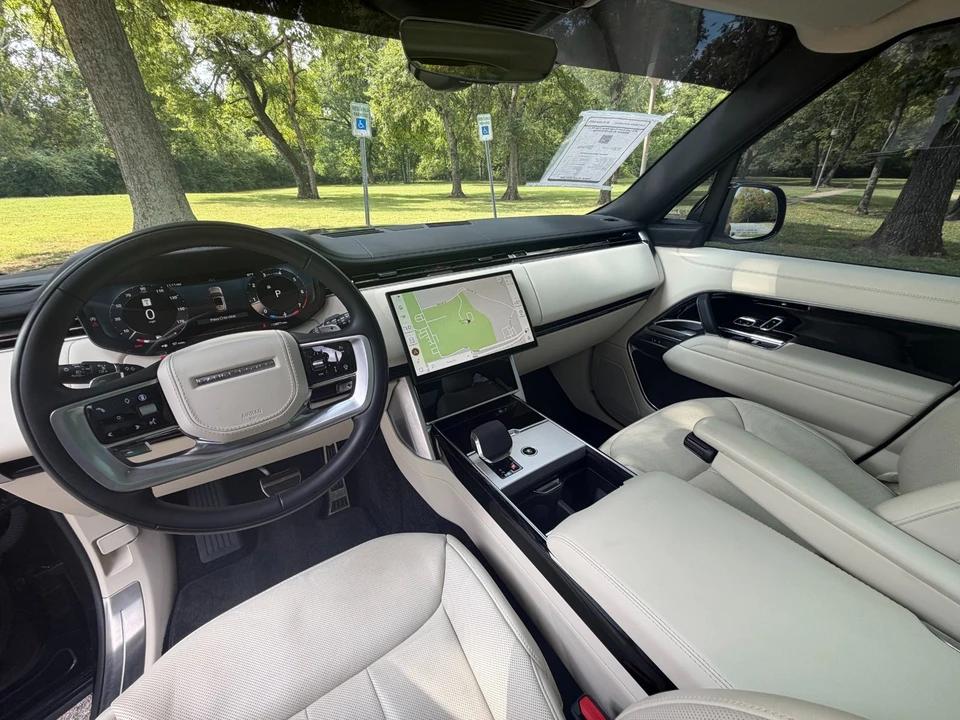 2025 Land Rover Range Rover L460 - Image 20 of 31