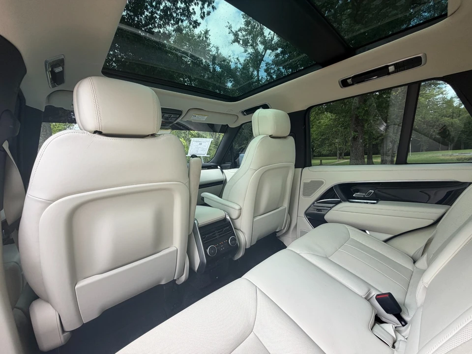 2025 Land Rover Range Rover L460 - Image 26 of 31