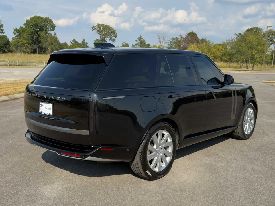 2025 Land Rover Range Rover L460 - Image 3 of 31