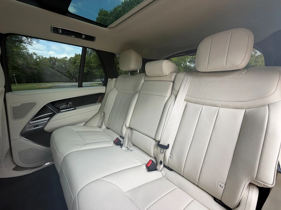 2025 Land Rover Range Rover L460 - Image 25 of 31