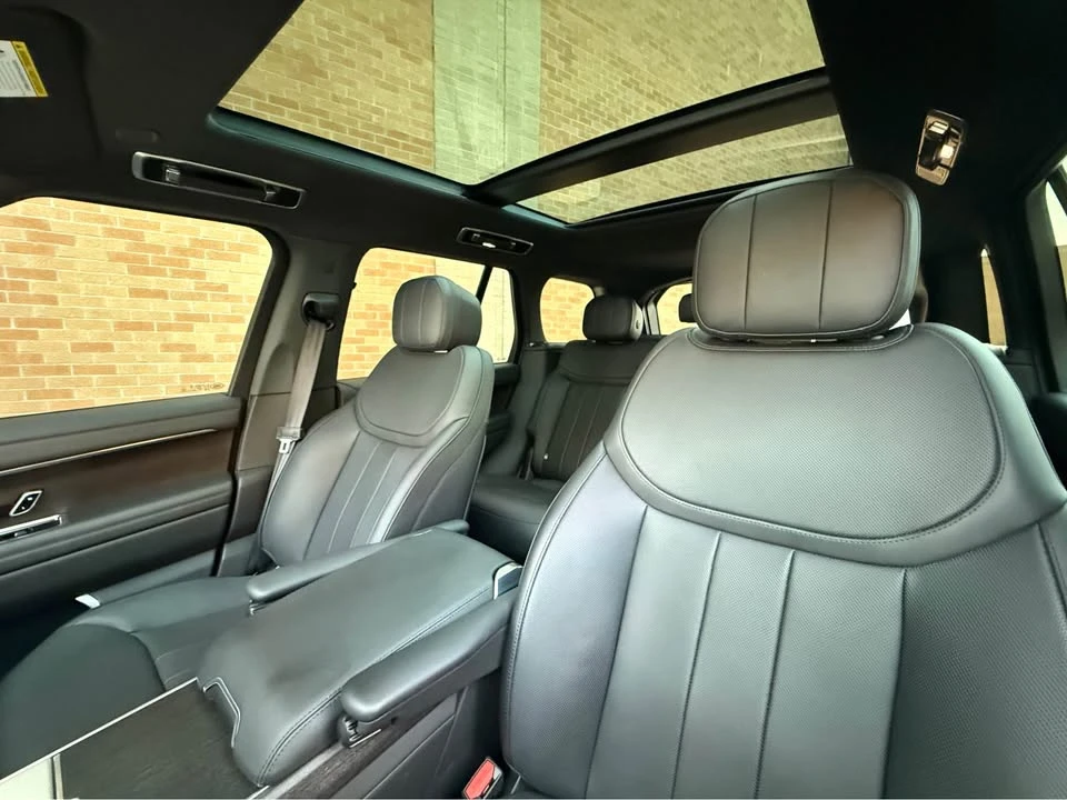 2025 Land Rover Range Rover L460 - Image 7 of 9