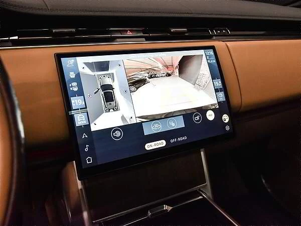 2025 Land Rover Range Rover L460 - Image 18 of 19