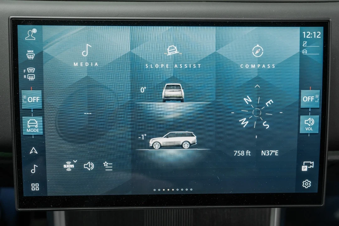2025 Land Rover Range Rover L460 - Image 16 of 21