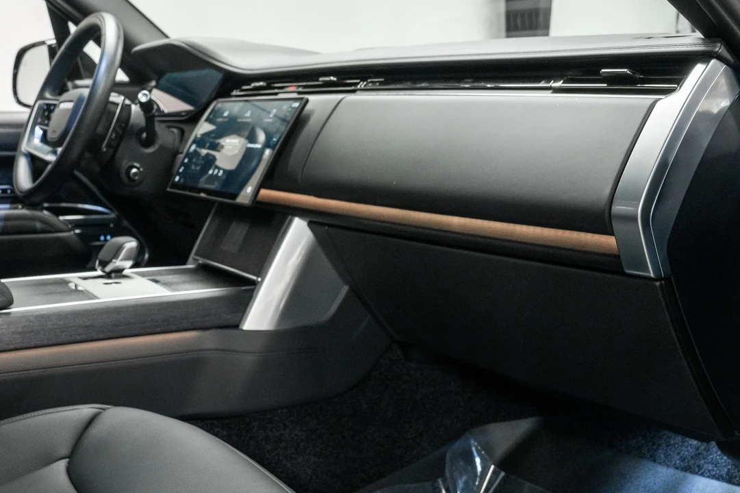 2025 Land Rover Range Rover L460 - Image 13 of 21
