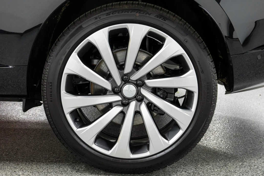 2025 Land Rover Range Rover L460 - Image 10 of 21