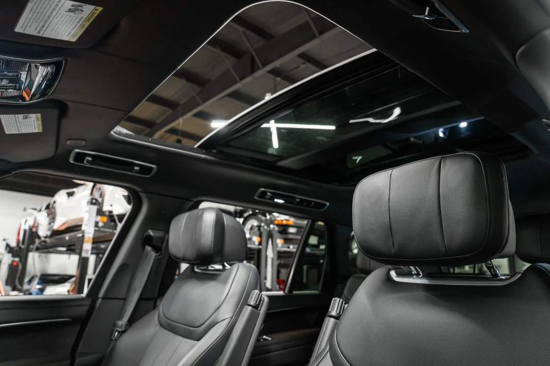 2025 Land Rover Range Rover L460 - Image 17 of 21