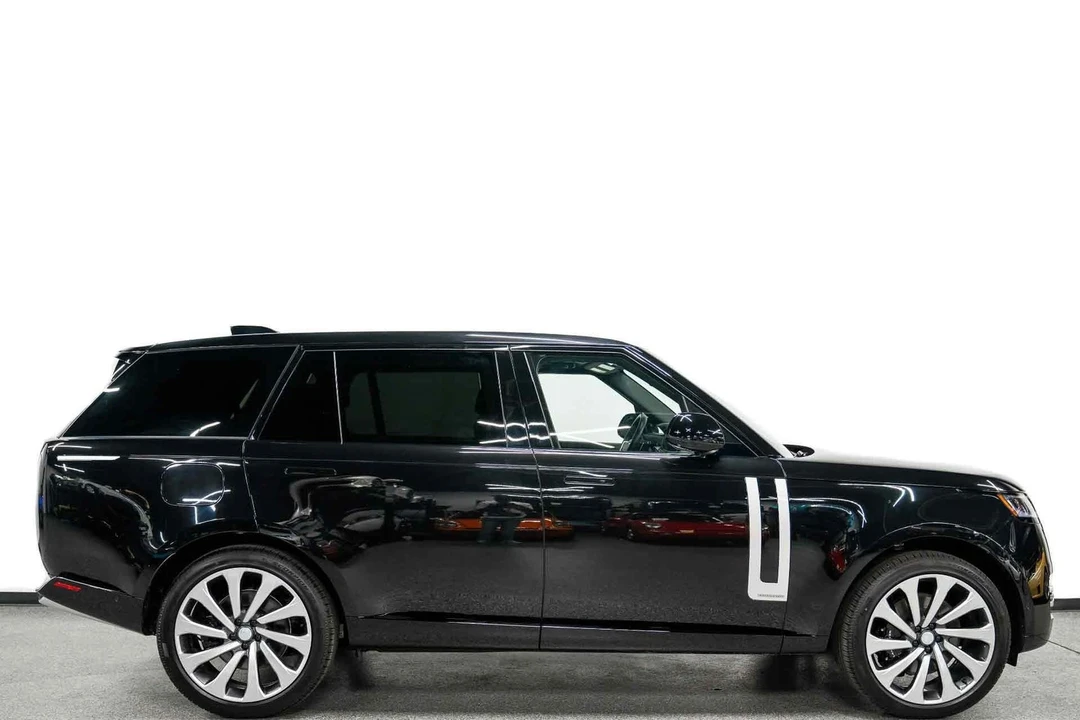 2025 Land Rover Range Rover L460 - Image 2 of 21