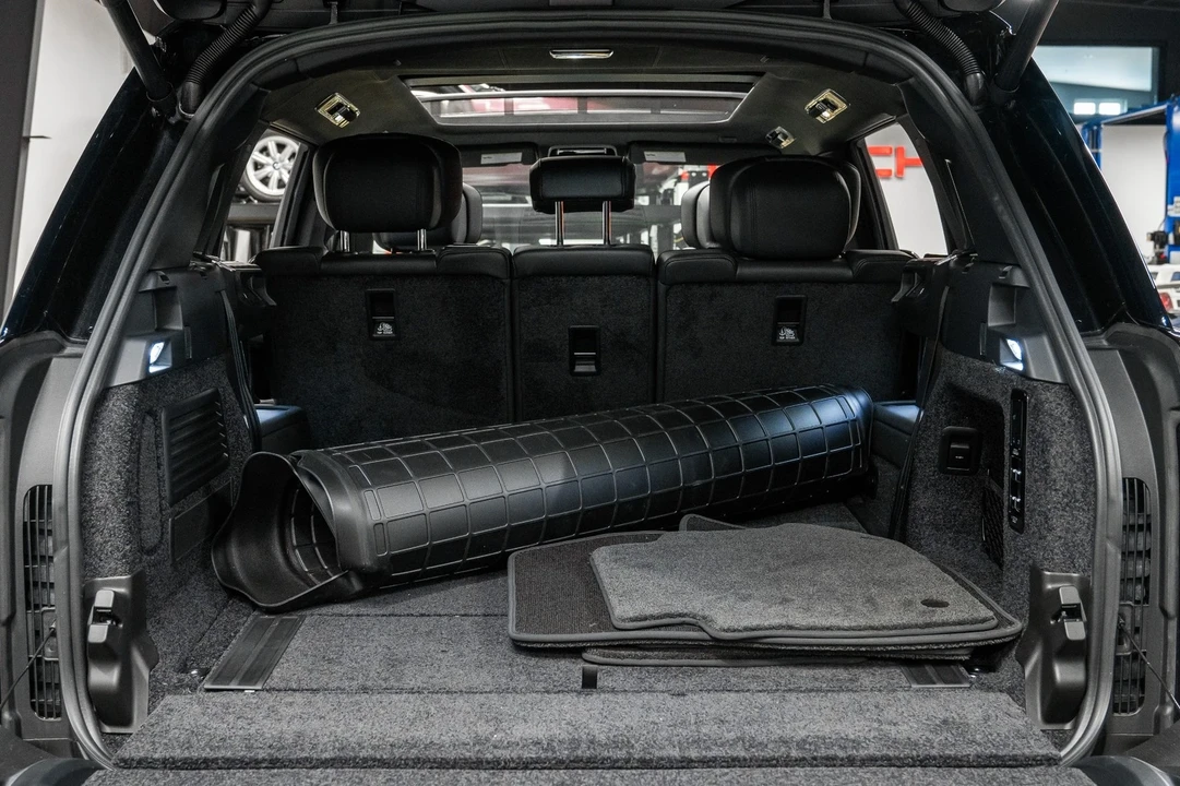 2025 Land Rover Range Rover L460 - Image 18 of 21