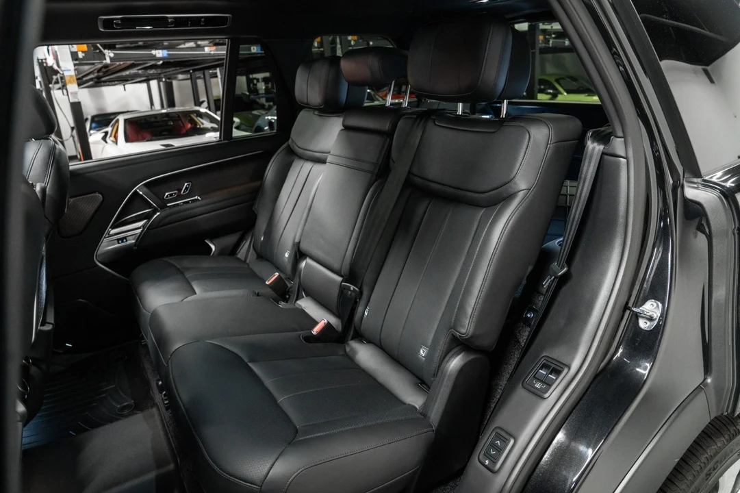 2025 Land Rover Range Rover L460 - Image 15 of 21