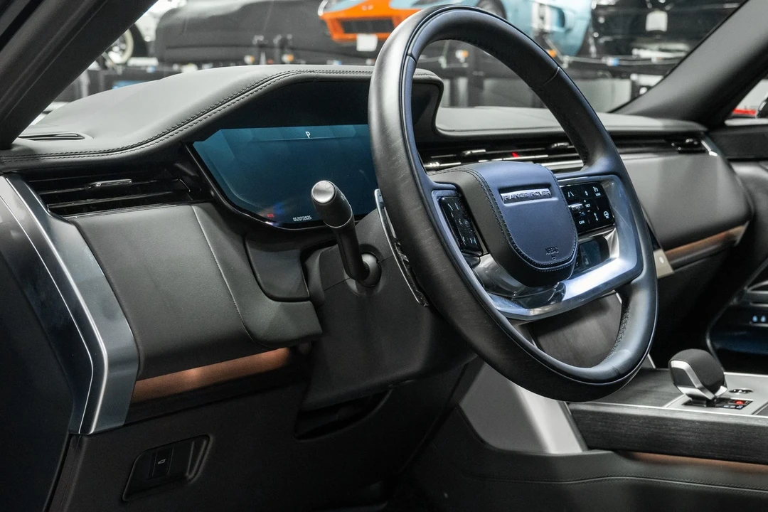 2025 Land Rover Range Rover L460 - Image 12 of 21