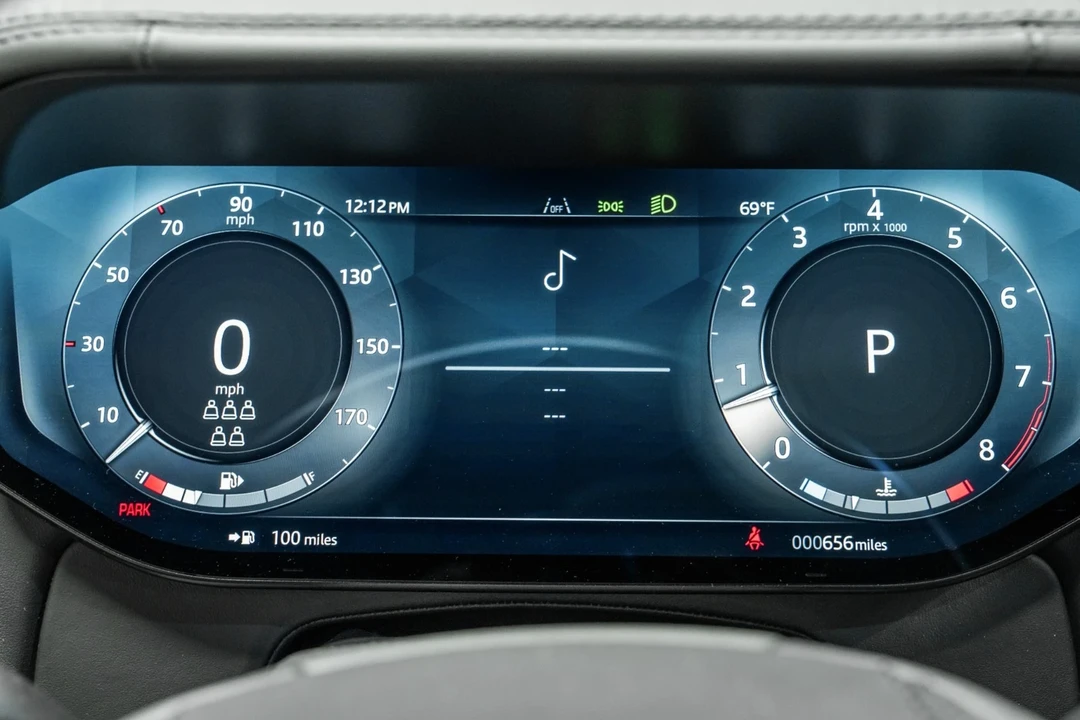 2025 Land Rover Range Rover L460 - Image 19 of 21