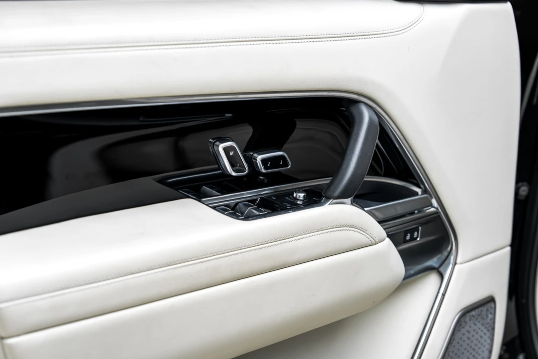 2025 Land Rover Range Rover L460 - Image 31 of 31