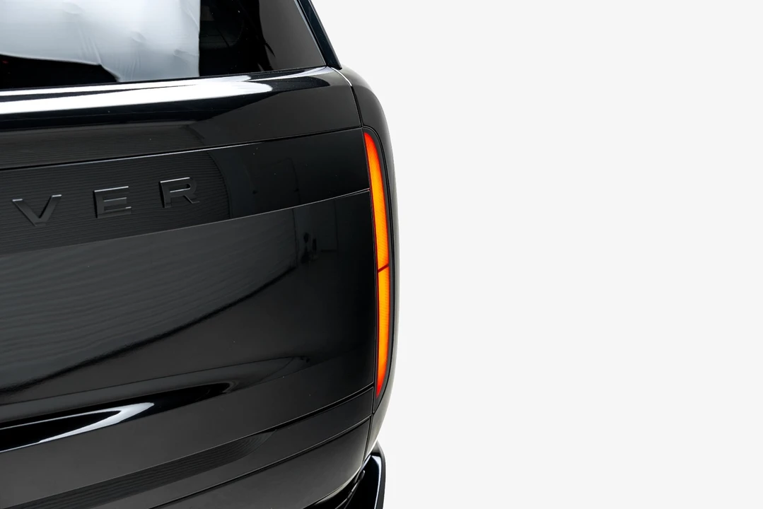 2025 Land Rover Range Rover L460 - Image 26 of 31
