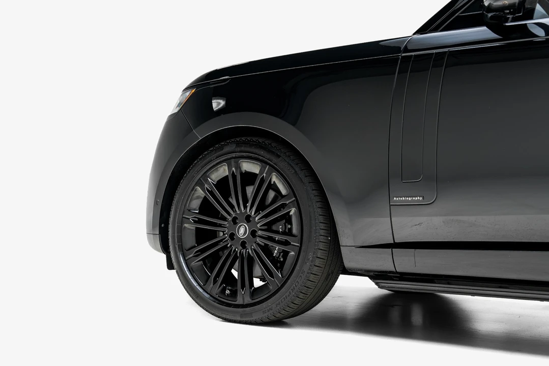 2025 Land Rover Range Rover L460 - Image 17 of 31