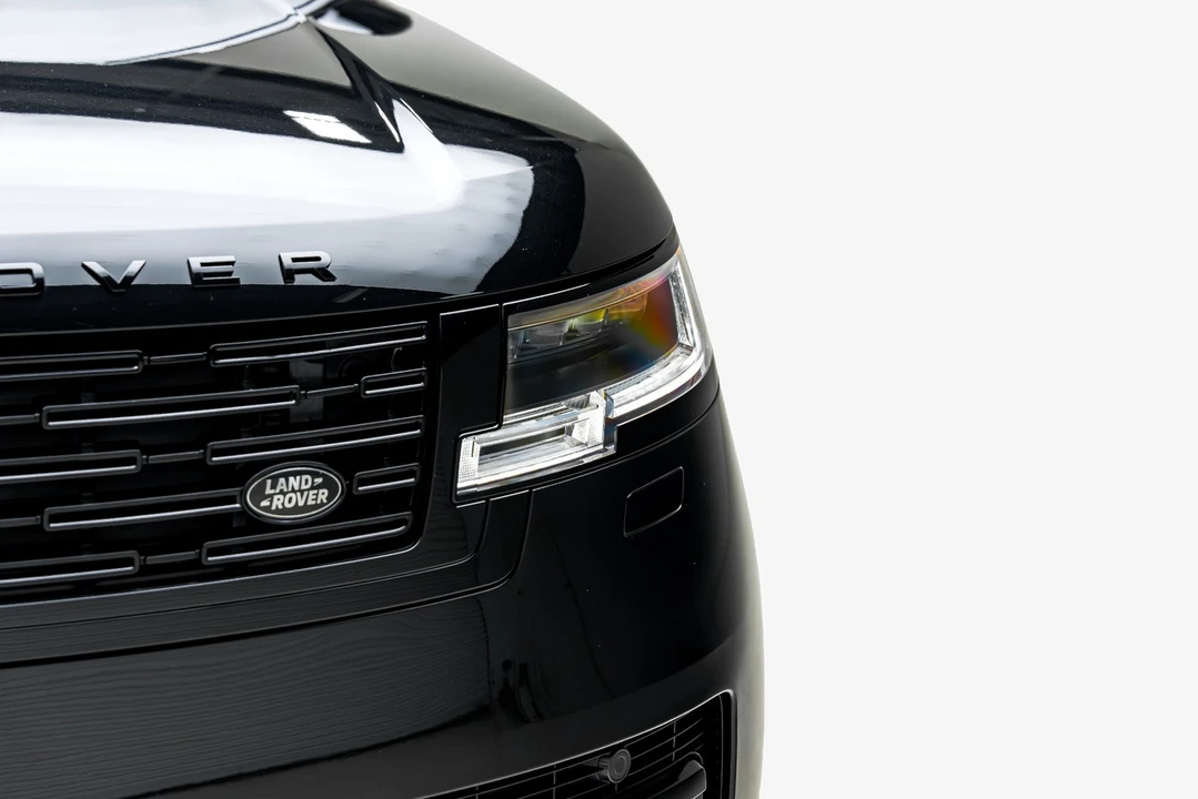 2025 Land Rover Range Rover L460 - Image 18 of 31